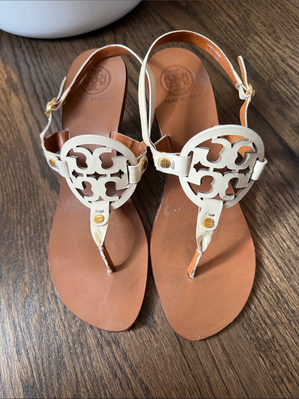 Tory Burch Off-White Leather Logo Thong Sandals with Brown Footbed